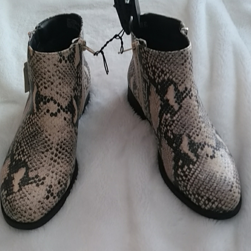 Women Snake Skin Boots - Picture 7 of 8